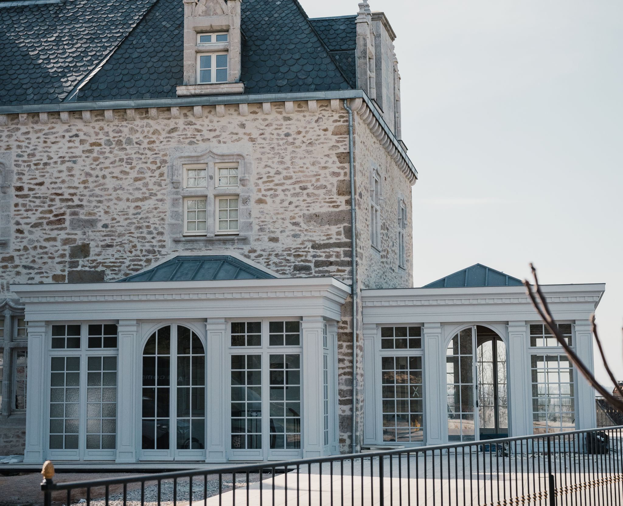 Menuiseries extérieures en bois pour un château - Atrium